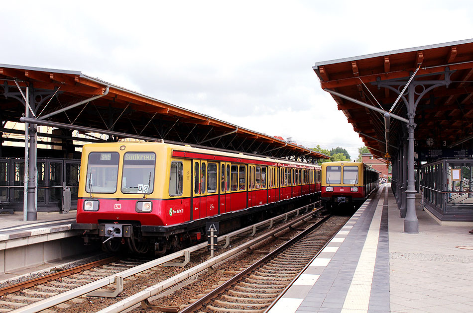 Der Bahnhof Baumschulenweg der S-Bahn in Berlin