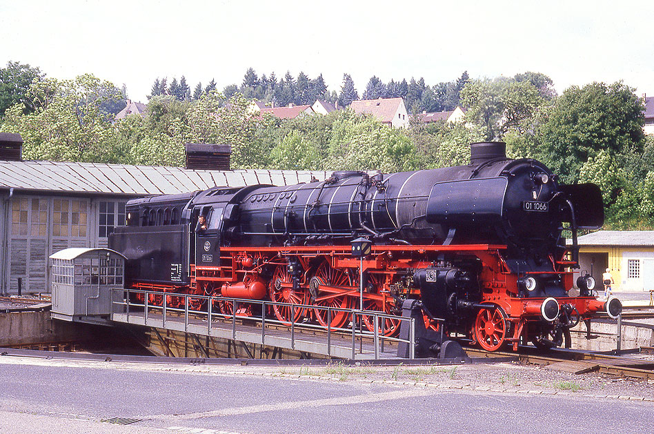 Die Dampflok 01 1066 im Bw Amberg - Dampflok Baureihe 01.10 und 012 - später 012 066