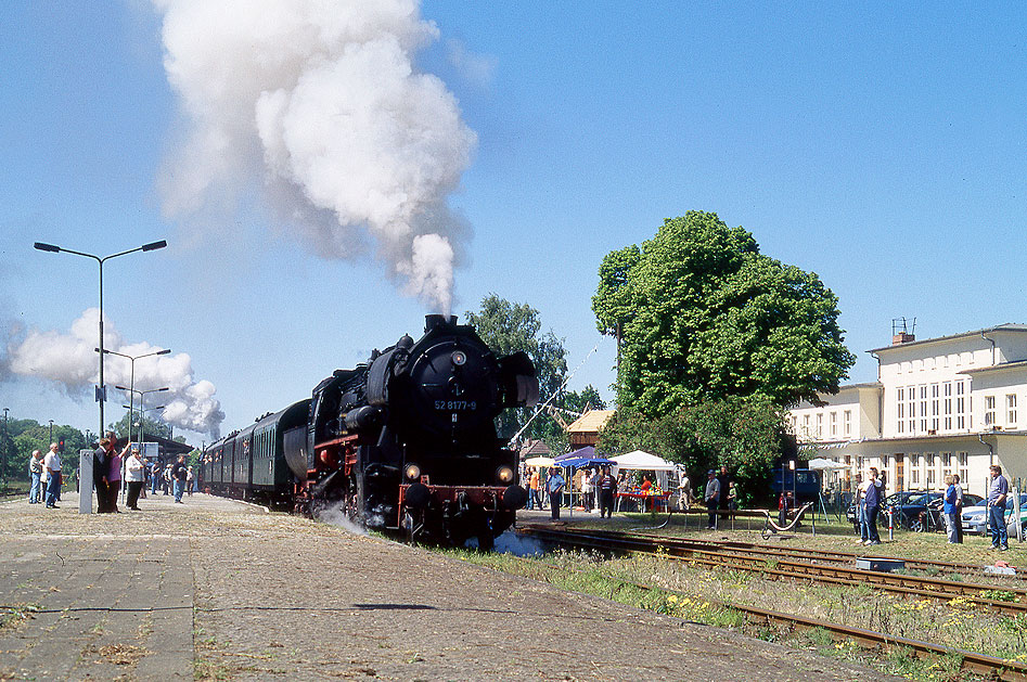 Die Dampflok 52 8177-9 im Bahnhof Pritzwalk