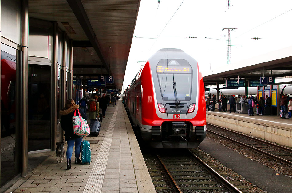 Ein Triebwagen der Baureihe 445 in Nürnberg Hbf