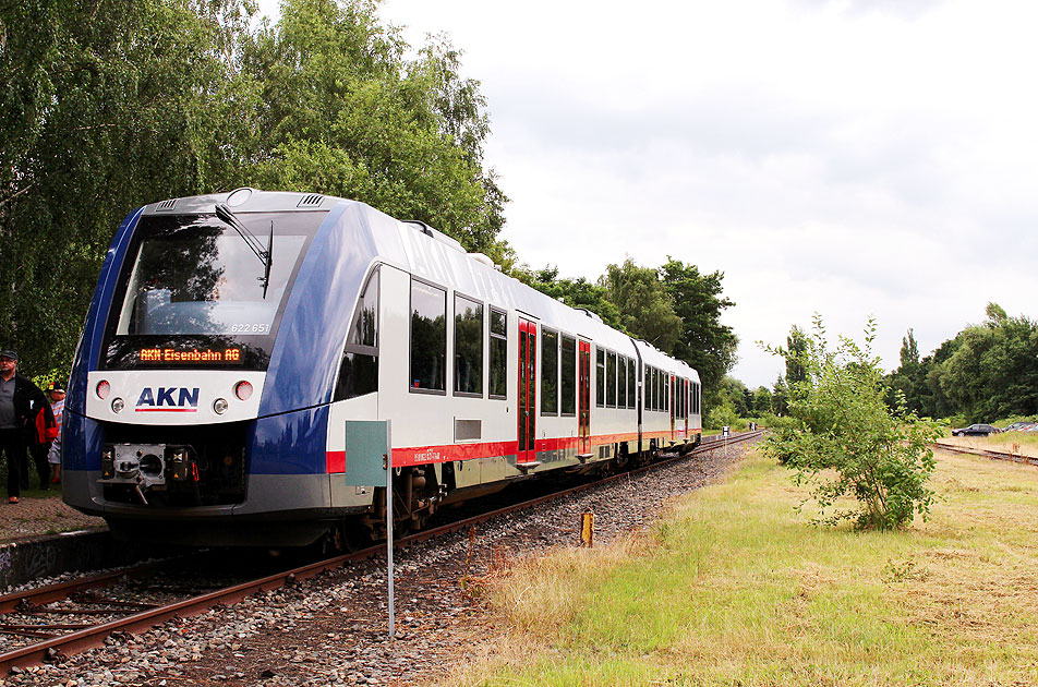 Der AKN Lint-Triebwagen 622 651 im Bahnhof Hamburg-Bergedorf Süd