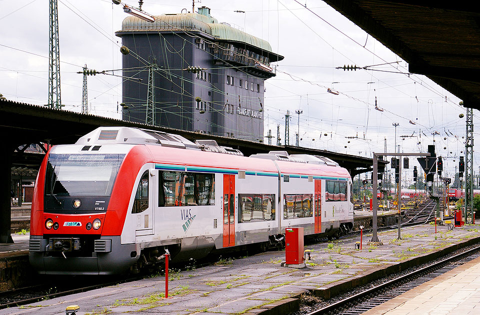 Ein Vias Triebwagen in Frankfurt am Main Hbf