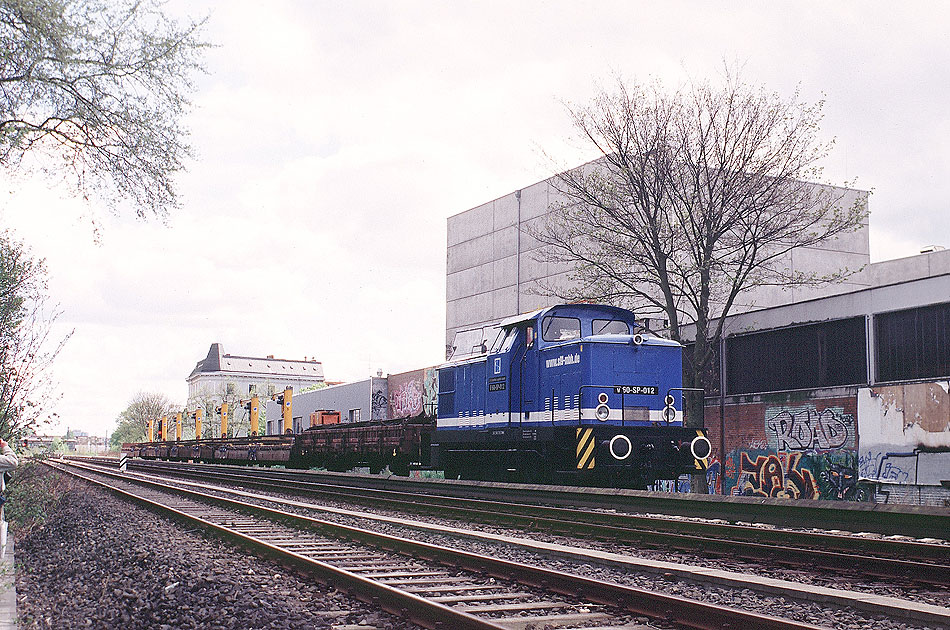 Ein Bauzug am Bahnhof Hamburg-Ottensen