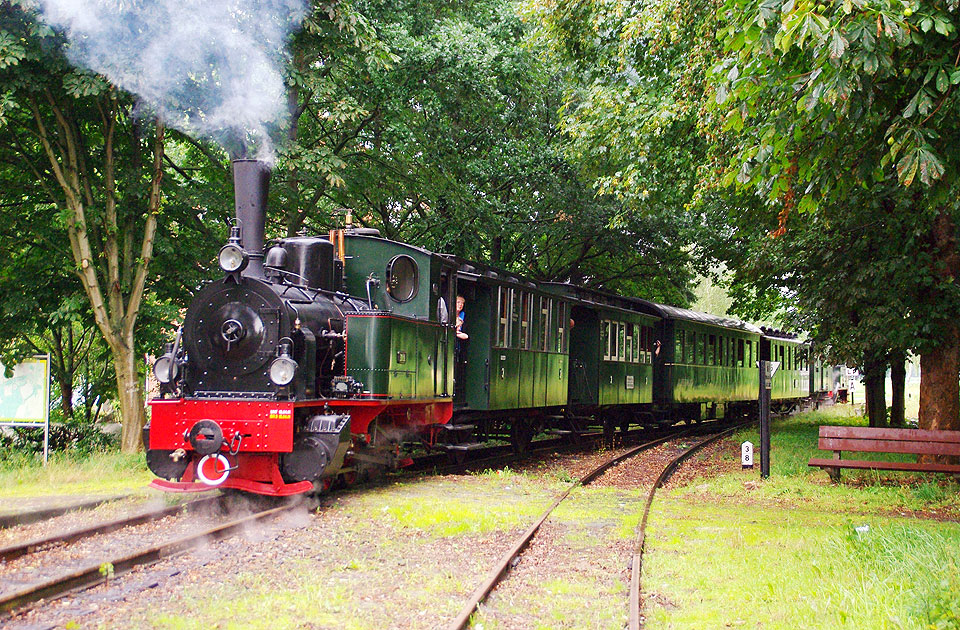 Die DEV Lok Hoya im Bahnhof Heiligenberg der Museumsbahn von Bruchhausen-Vilsen nach Asendorf