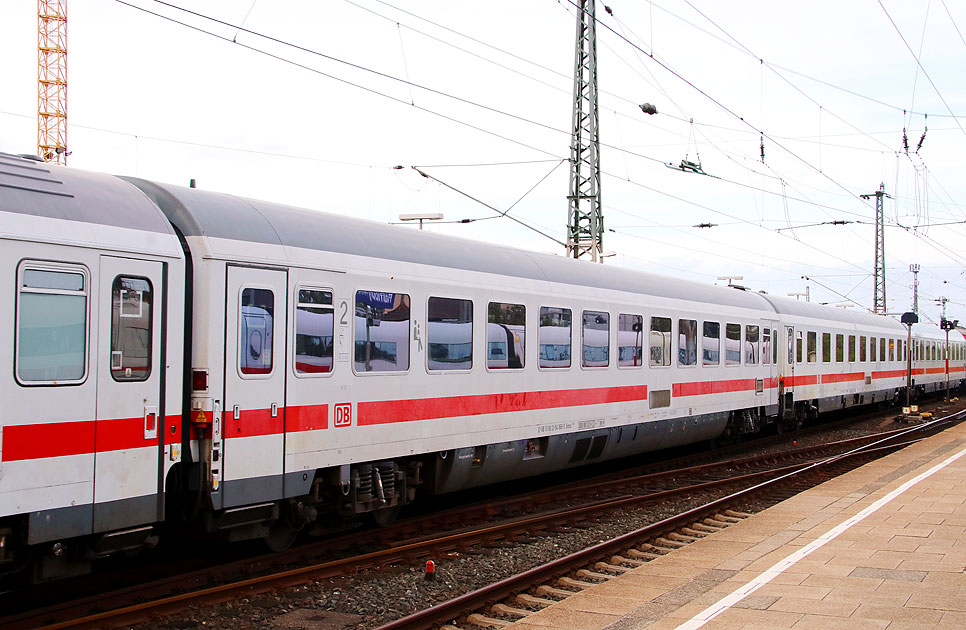 Ein Bvmsz 186.8 in einem IC in Hamburg-Altona