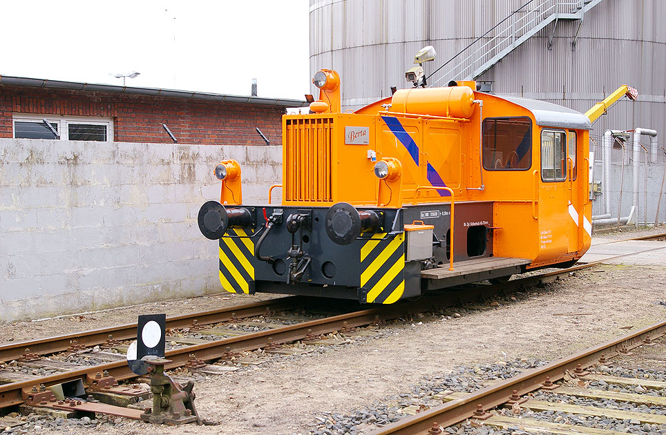 Die Northrail Köf Berta in Kiel-Wik am Nord-Ostsee-Kanal vormals 323 270