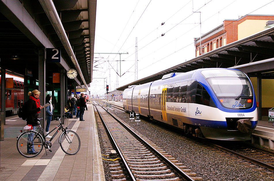 Ein Bombardier Talent von OLA im Hauptbahnnhof von Rostock