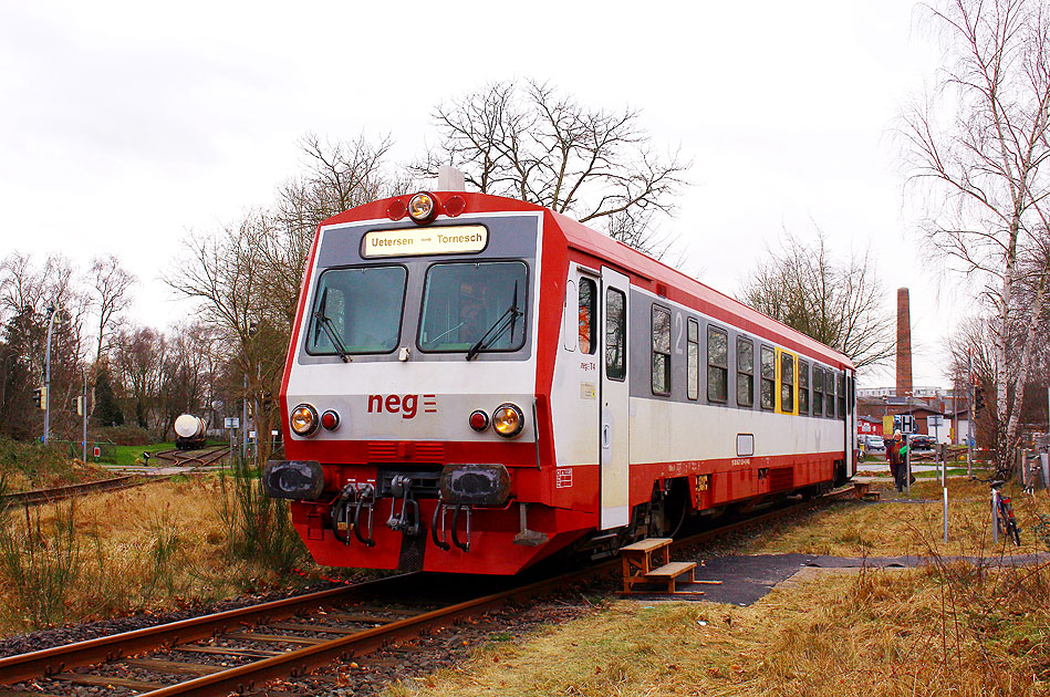 Der NEG T4 in Uetersen als Personenzug nach Tornesch