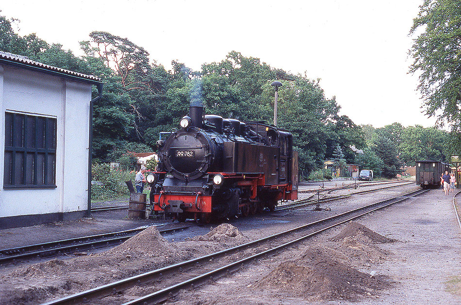 Dampflok 99 782 in Göhren auf Rügen - Die Bahn wird Rasender Roland genannt