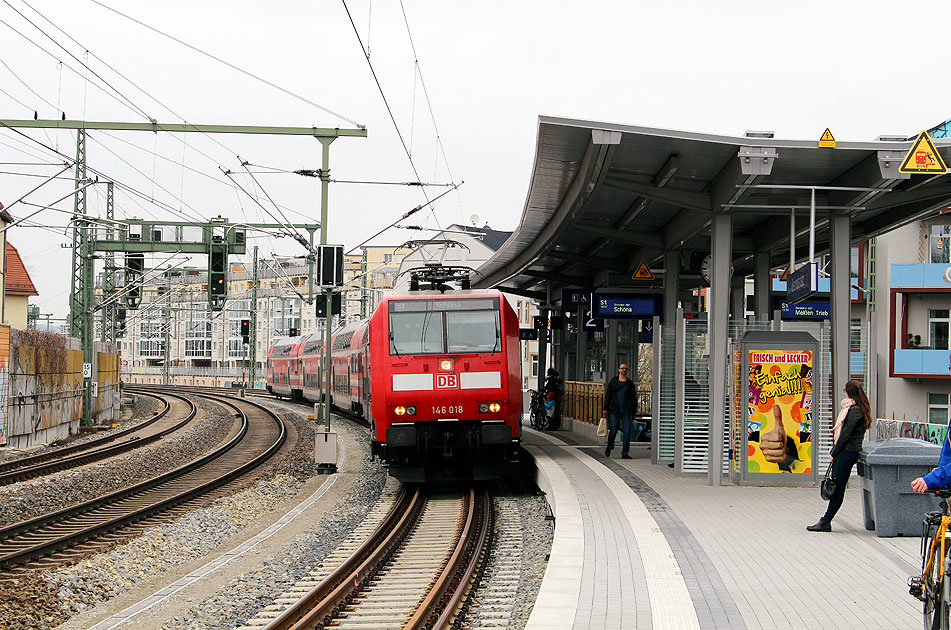 Eine S-Bahn in Dresden im Bahnhof Bischofsplatz