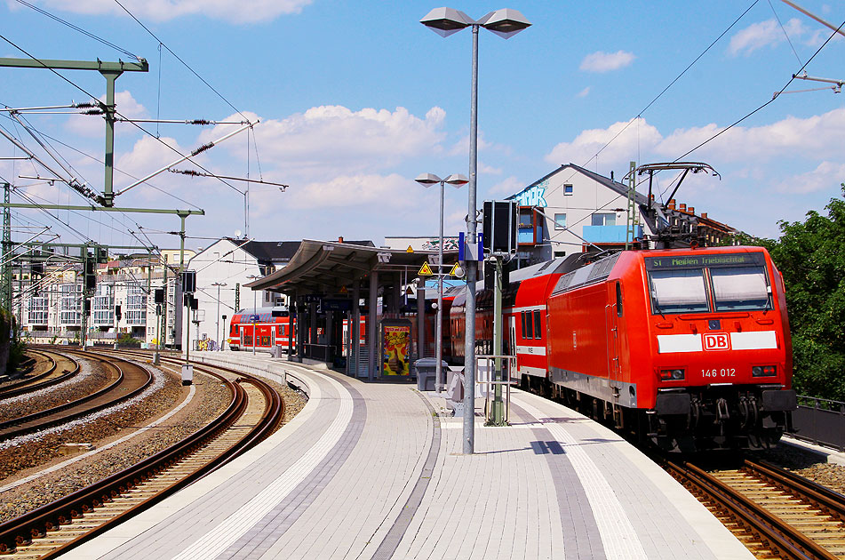 Die S-Bahn in Dresden am Bahnhof Bischofsplatz - eine S1 nach Meißen Triebischtal