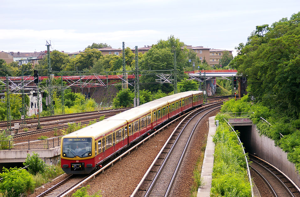 Die S-Bahn in Berlin - Bahnhof Gesundbrunnen - DB Baureihe 481