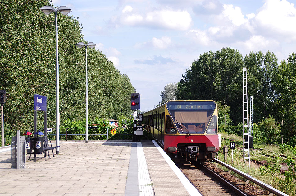 S-Bahn Plänterwald in Berlin