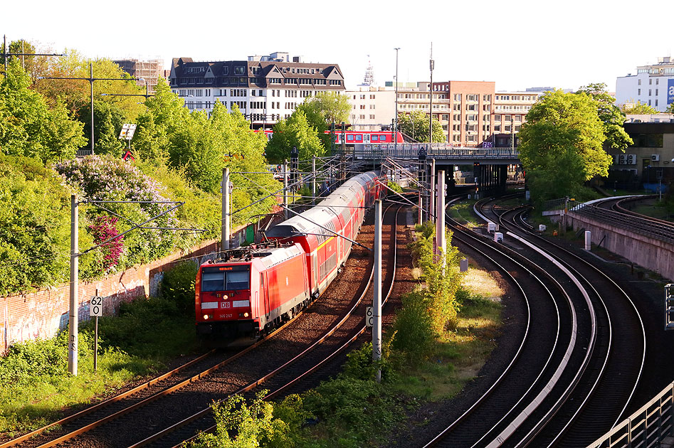 Eine Lok der Baureihe 146 im Bahnhof Berliner Tor