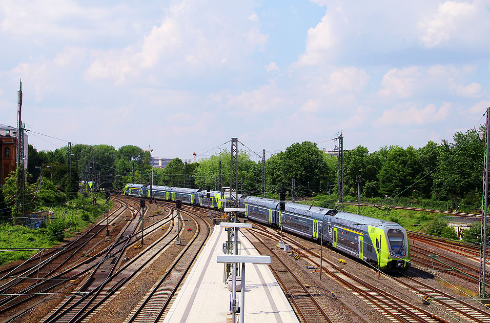 Die DB Baureihe 445 in Hamburg Hbf - der Twindexx von Bombardier
