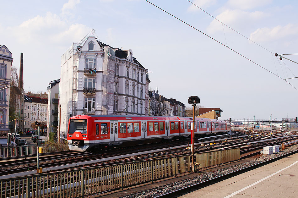 Ein 474 im Bahnhof Hamburg-Altona
