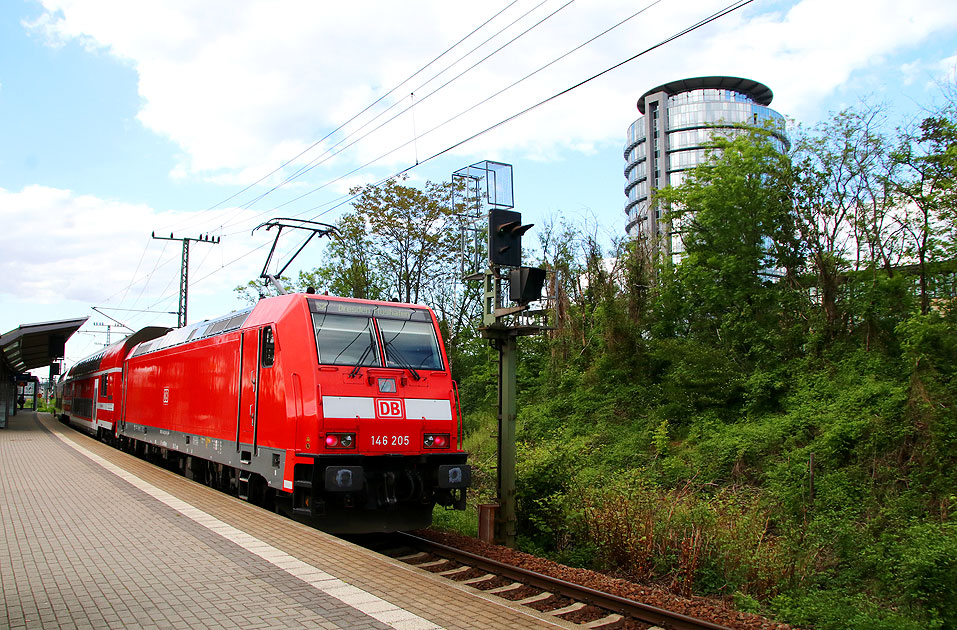 Eine Lok der Baureihe 146 im Bahnhof Dresden Freiberger Staße