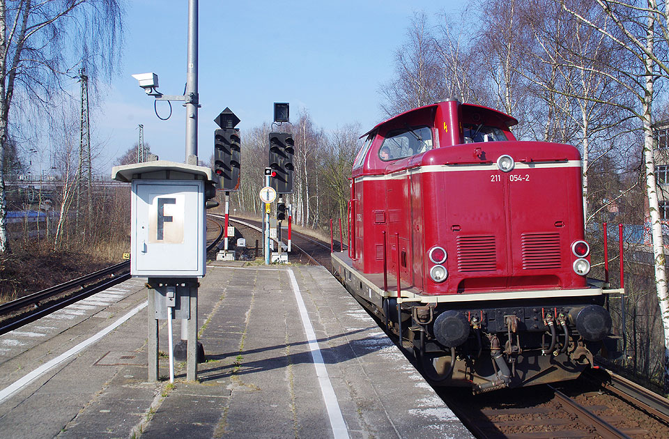 DB Baureihe 211 - im S-Bahn Bahnhof Hamburg Diebsteich