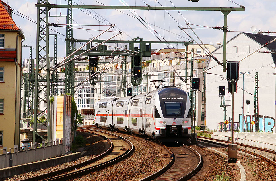 DB Baureihe 4110 der IC2-Triebwagen der DB am Bahnhof Dresden Bischofsplatz