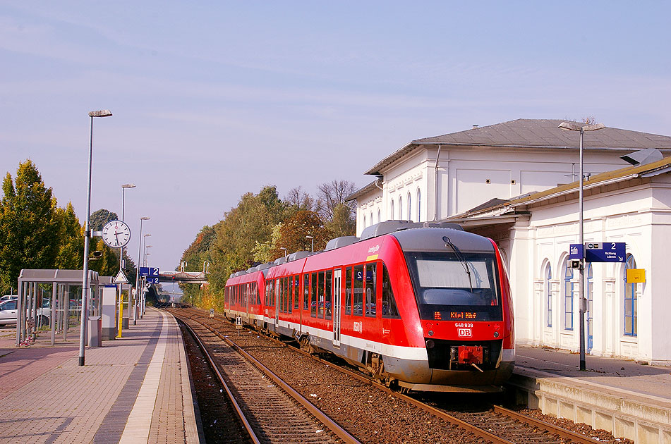 Zwei Lint Triebwagen im Bahnhof Eutin