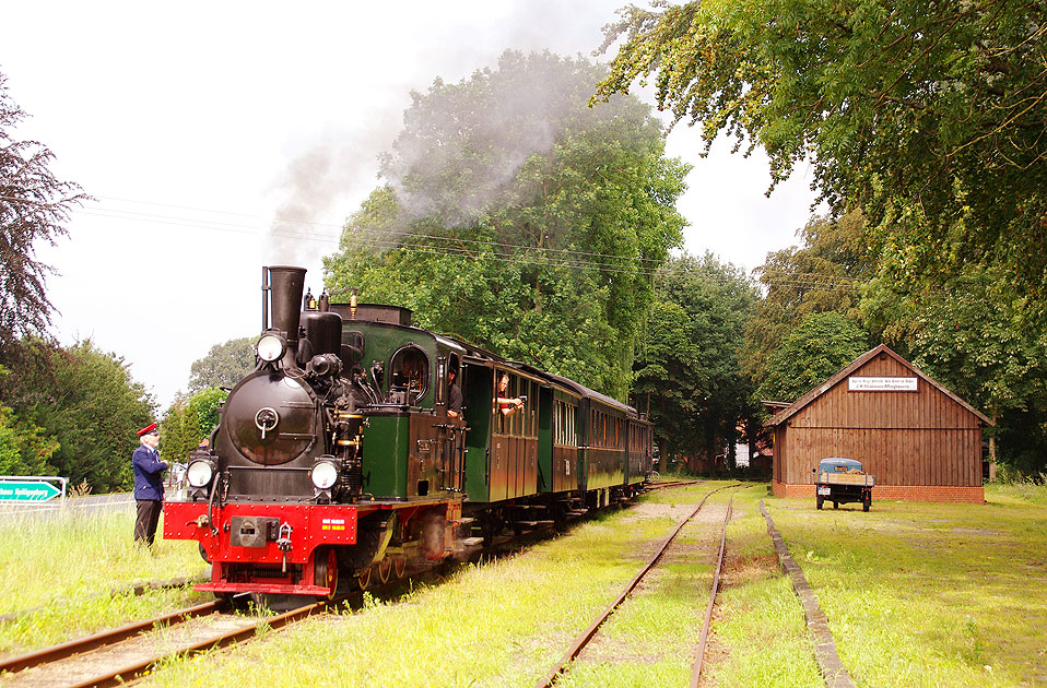 Die Dampflok Spreewald von der Spreewaldbahn im Bahnhof Heiligenberg