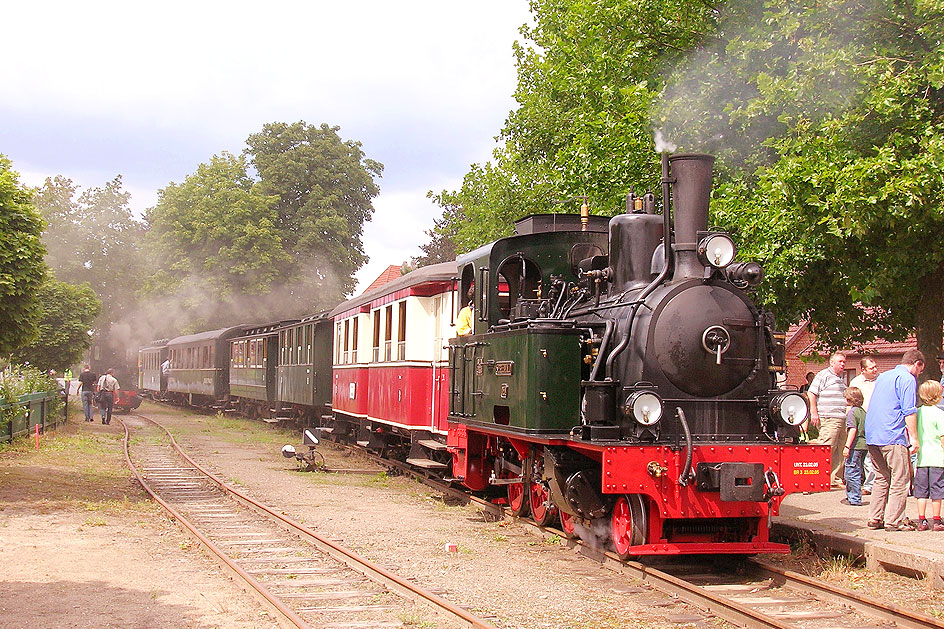 Die Dampflok Spreewald des DEV im Bahnhof Asendorf