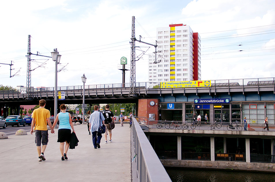 Der Bahnhof Jannowitzbrücke der Berliner SBahn und UBahn