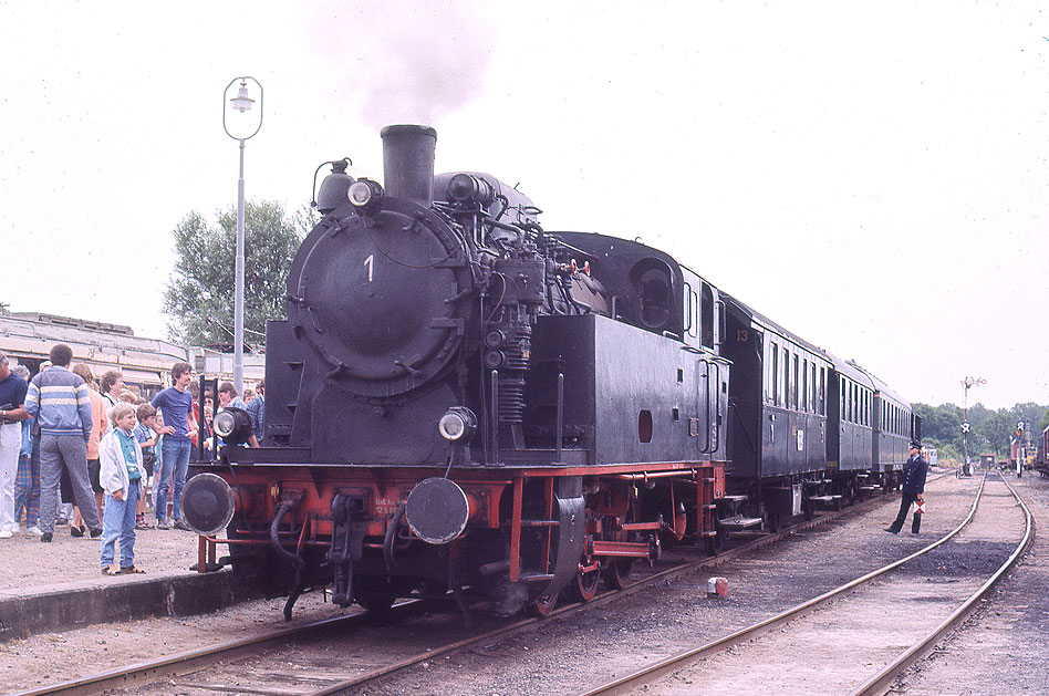 Die VVM Dampflok 1 im Bahnhof Schönberger Strand