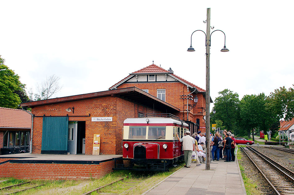 Der Bahnhof Bruchhausen-Vilsen mit dem Wismarer Schienbus T 41