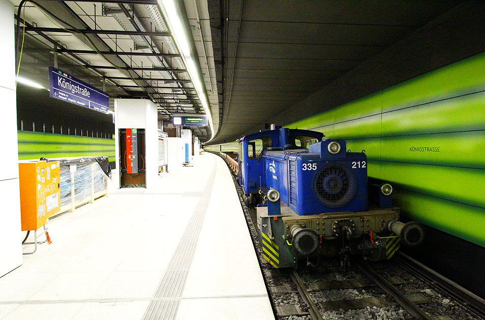 Eine Köf im Bahnhof Hamburg Königstraße - die EVB 335 212-7