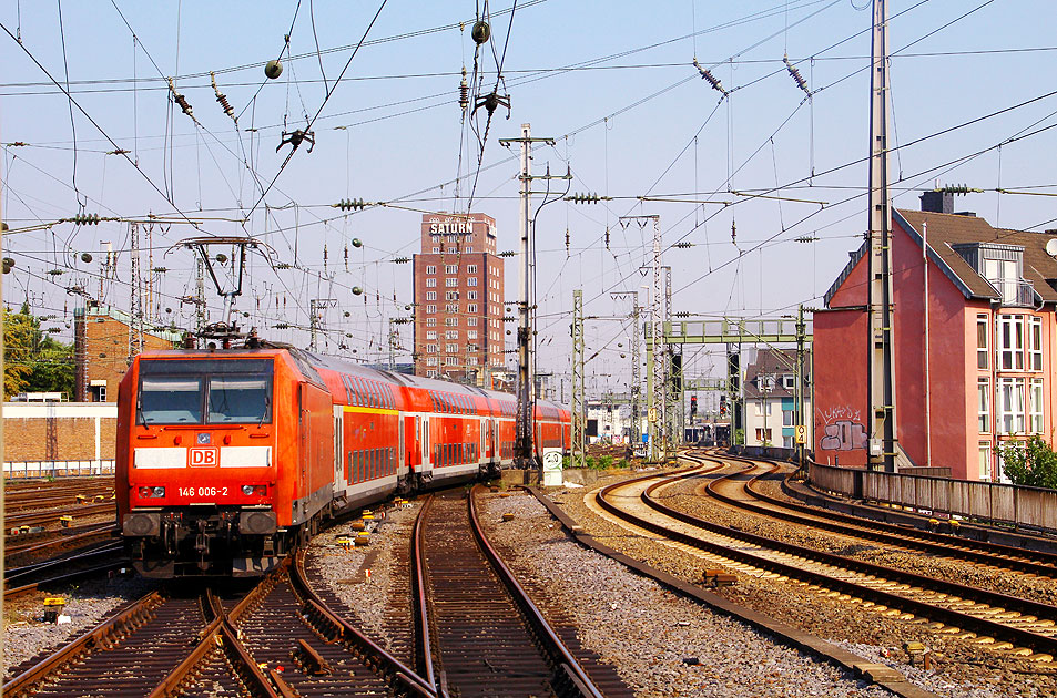 Eine Lok der Baureihe 146.0 in Köln Hbf