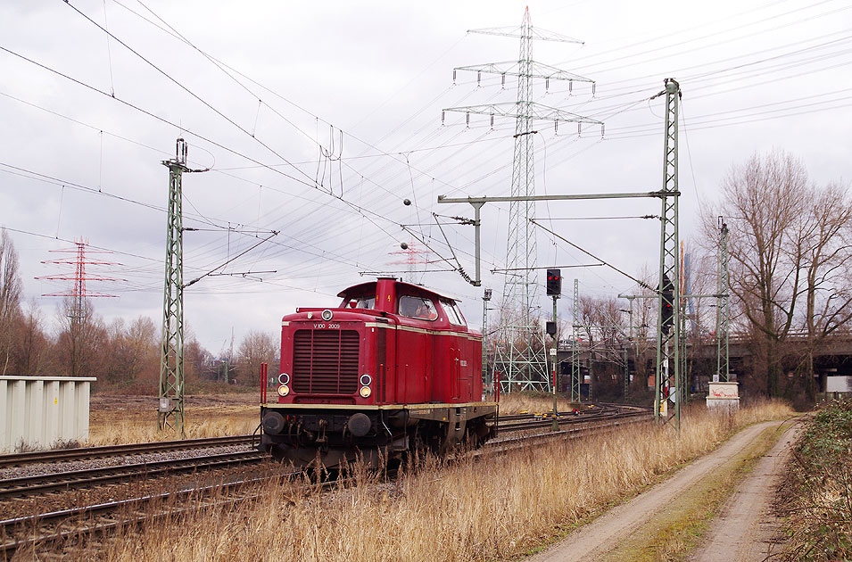 Eine Lok der Baureihe 212 im Hamburger Hafen