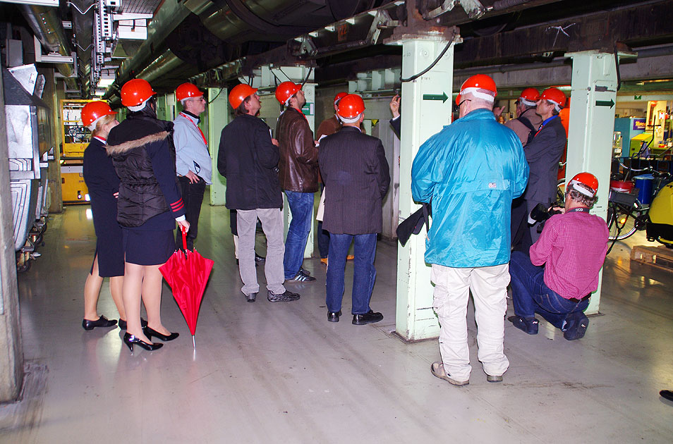 Eine Besuchergruppe im ICE Werk Eidelstedt