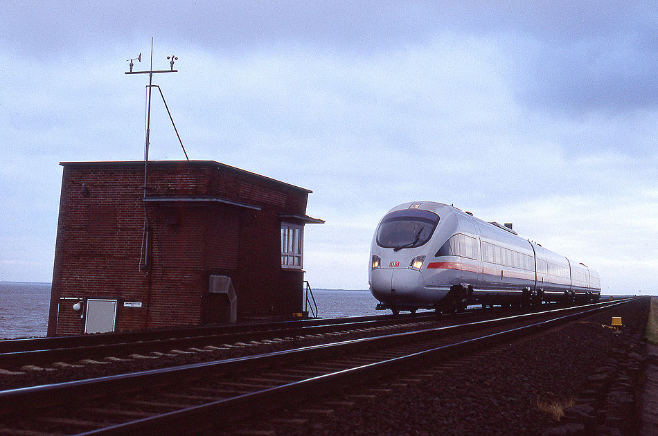 ICE Taufe Westerland auf Sylt auf dem Hindenburgdamm an der Blockstelle