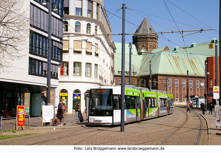 Die Bremer Straßenbahn an der Haltestelle Domsheide