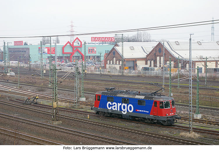 Die SBB Lok 421 377-3 im Bahnhof Hamburg-Harburg