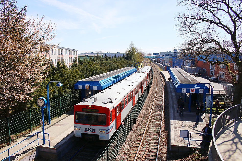 Der Bahnhof Friedrichsgabe an der Alsternordbahn von der AKN Eisenbahn GmbH