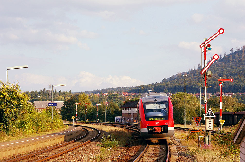 Ein Lint-Triebwagen im Bahnhof Oker