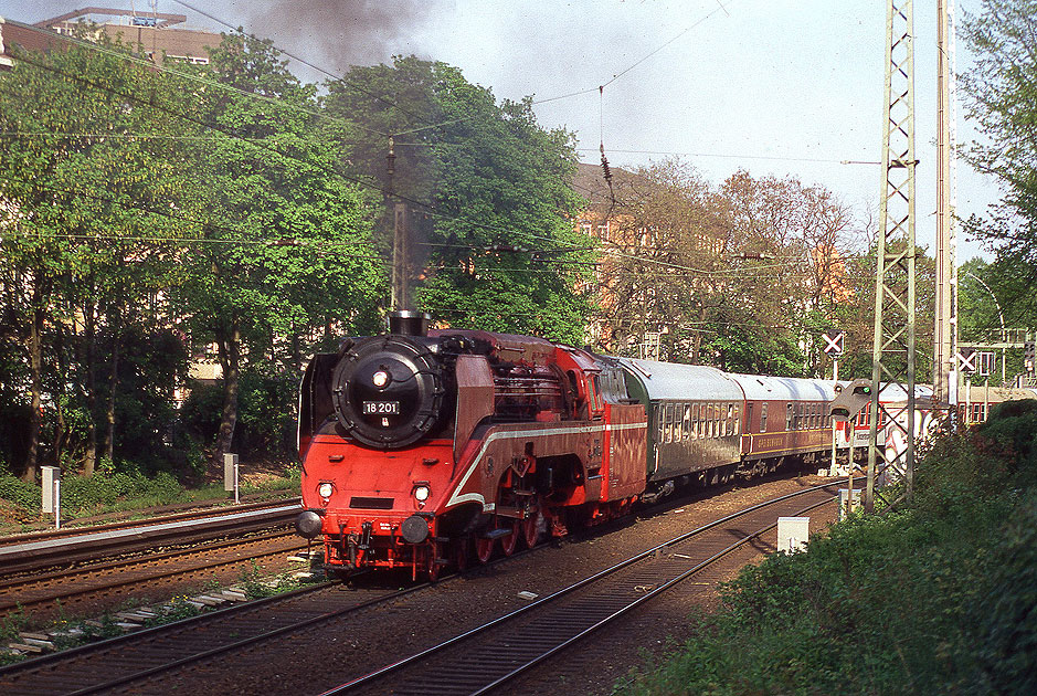 Die Dampflok 18 201 in Hamburg auf der Verbindungsbahn