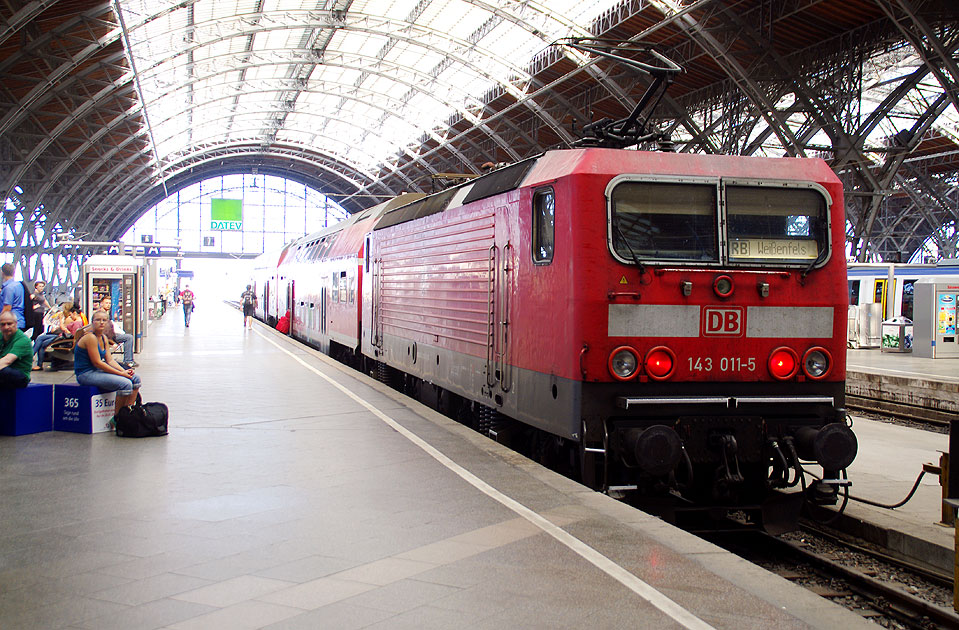 Die 143 011-5 in Leipzig Hbf