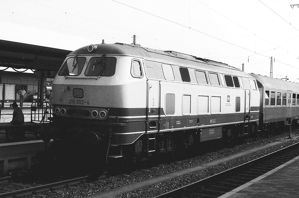 Die 218 002.4 in Nürnberg Hbf