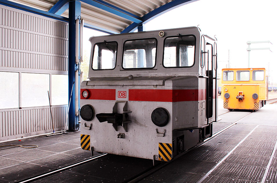 Foto ASF in ICE-Farben im ICE-Werk Hamburg-Eidelstedt