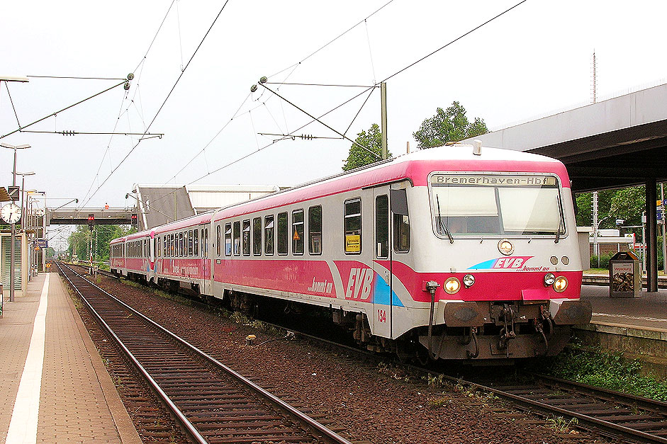 Zwei 628 der EVB im Bahnhof Hamburg-Neugraben