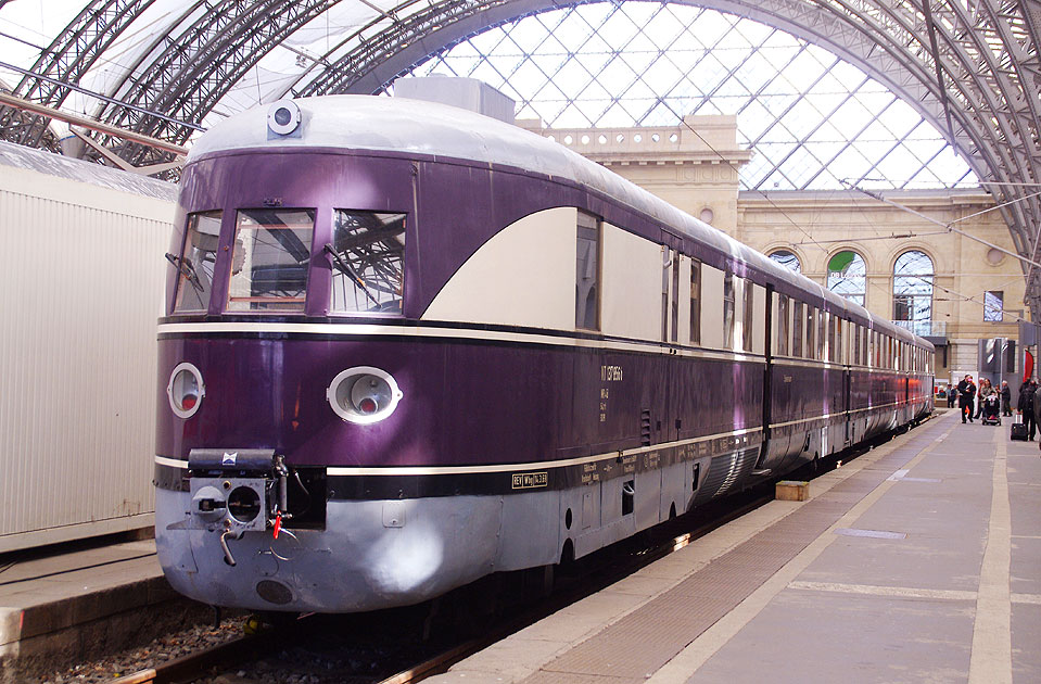 Der VT 137 856 Bauart Köln in Dresden Hbf