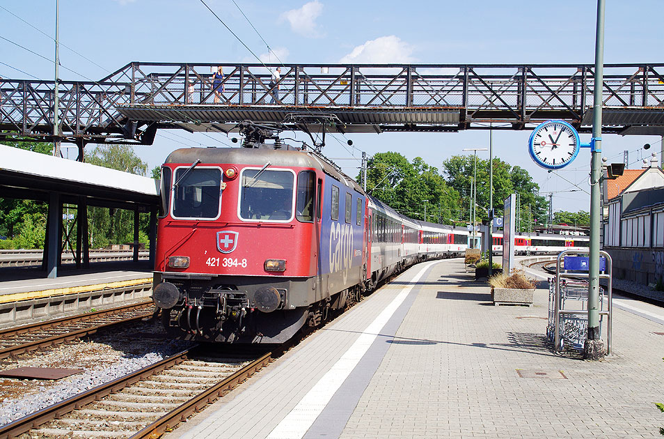 SBB Lok mit EC im Bahnhof Lindau am Bodensee
