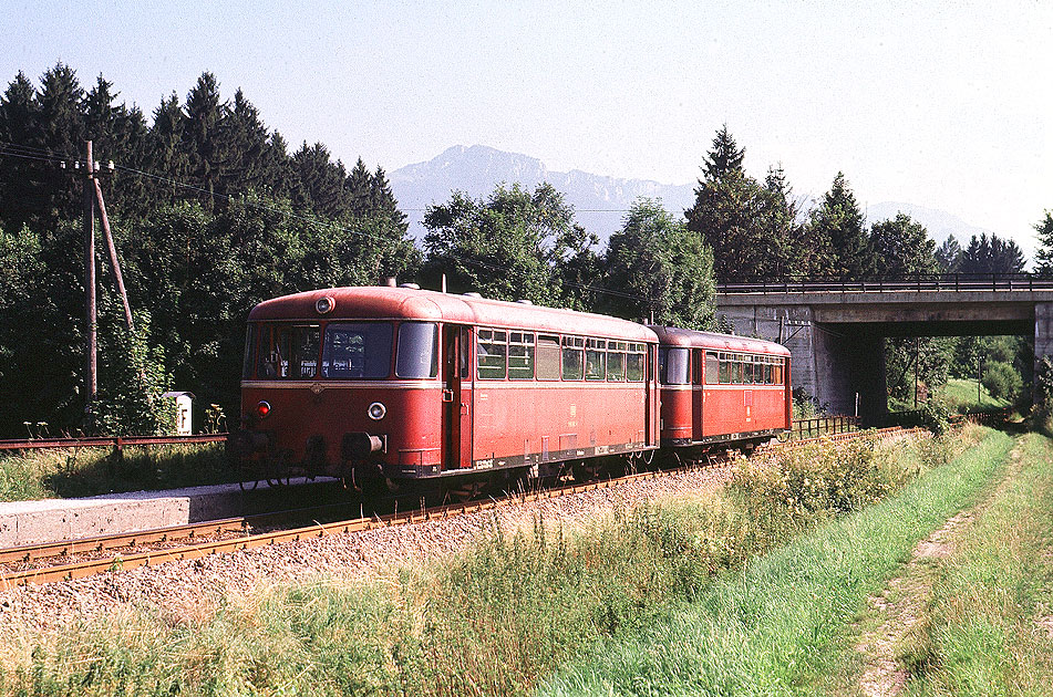 Uerdinger Schienenbus in Umratshausen Ort