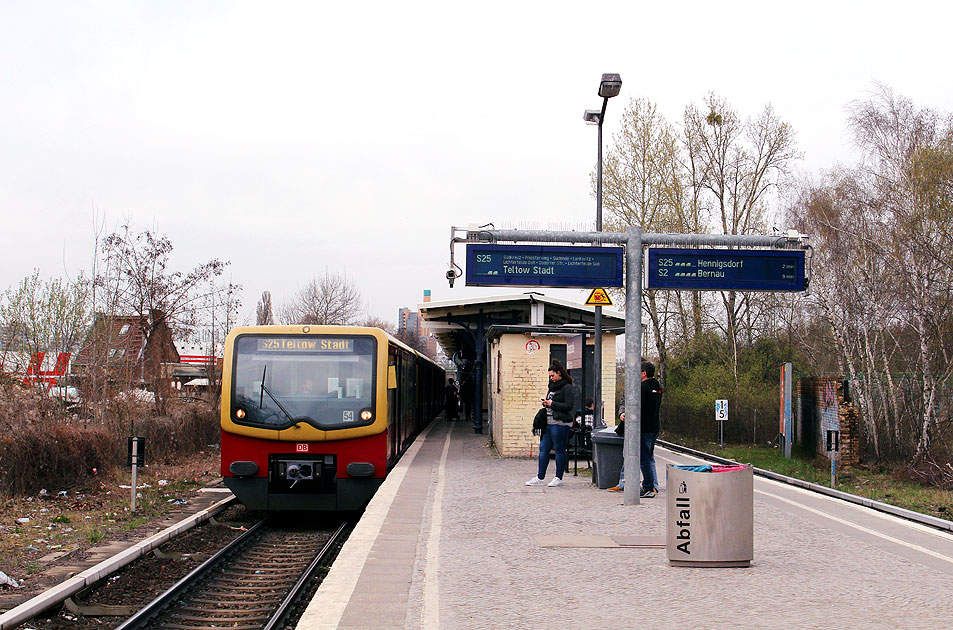 Bahnhof Yorckstraße in Berlin von der S-Bahn