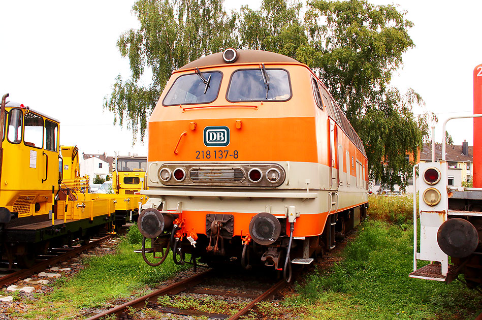 Die 218 137-8 in City-Bahn Lackierung im DB Museum Koblenz-Lützel