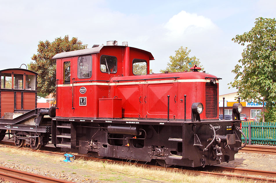 Die Deutz Lok V 3 vom DEV im Bahnhof Bruchhausen-Vilsen