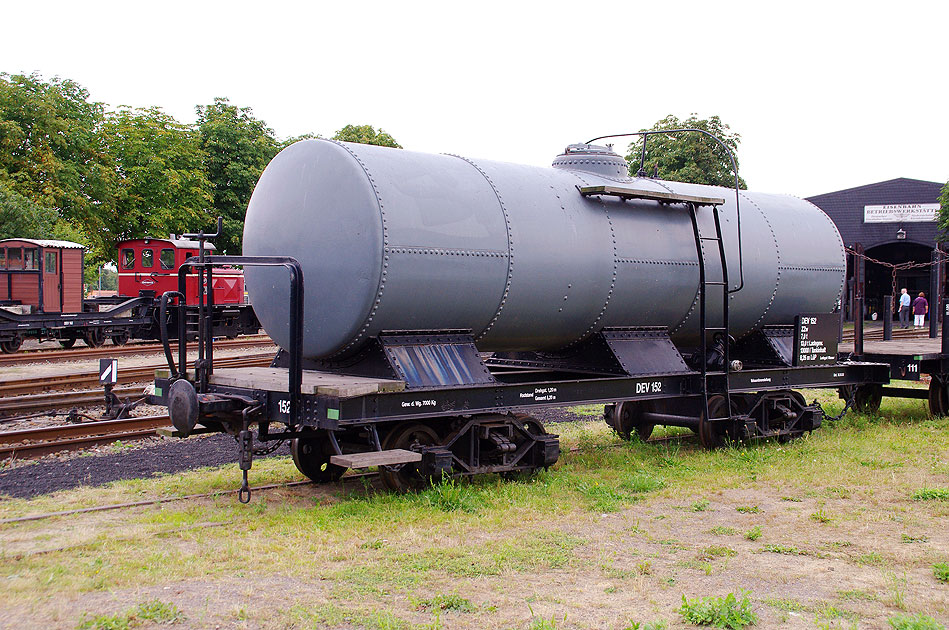 Der Kesselwagen 152 vom DEV im Bahnhof Bruchhausen-Vilsen